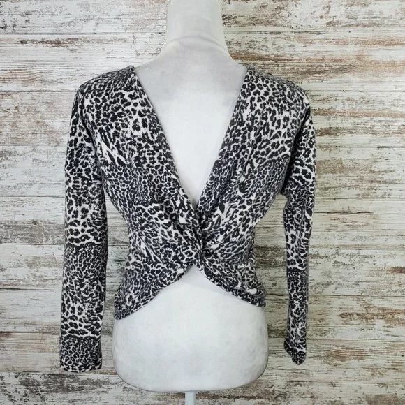 🎁 Poof New York Leopard Twist Back Long Sleeve Top - Picture 2 of 7